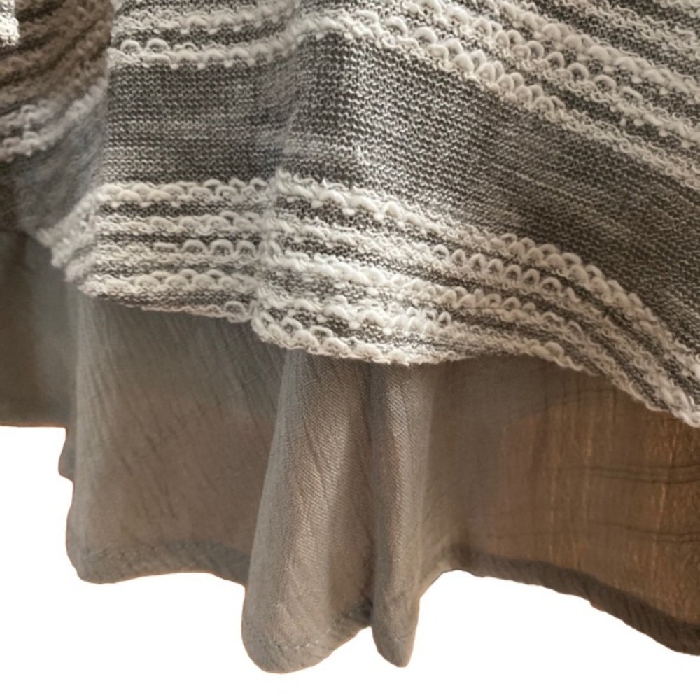 NWT Doe & Rae Striped Ruffled Hem Top Size Small - Picture 2 of 8